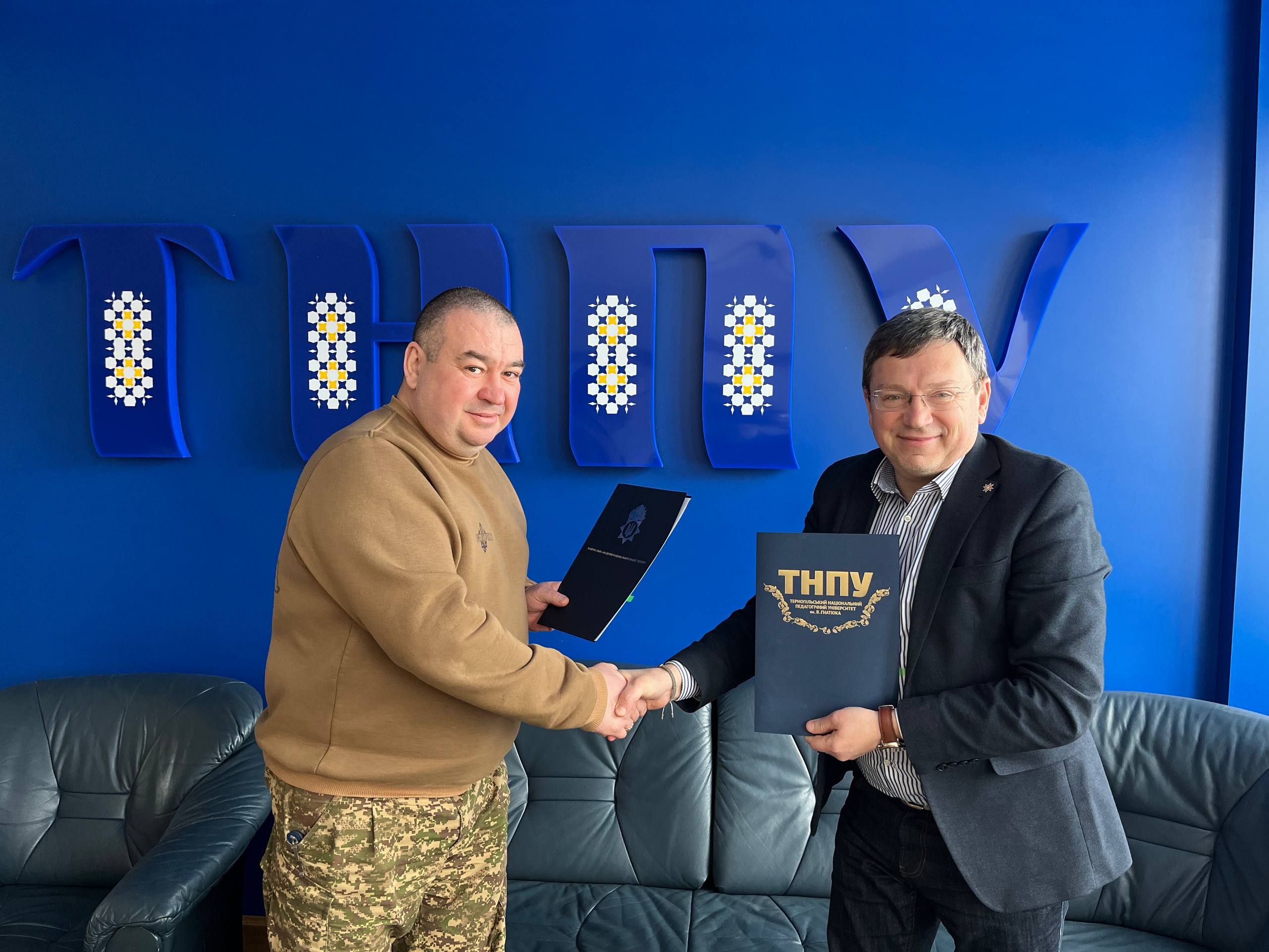 Начальник Академії Андрій Манько і ректор, професор Богдан Буяк